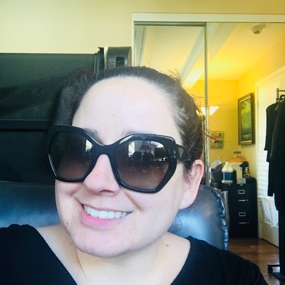 Prada sunglasses - Picture 7 of 8